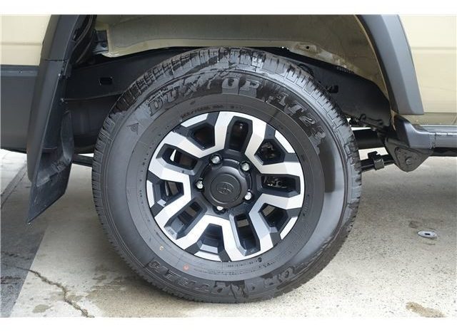 TOYOTA LAND CRUISER 70 full