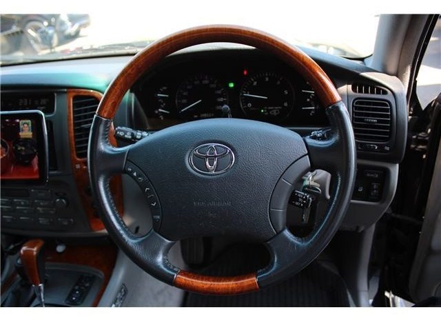 TOYOTA LAND CRUISER 100 full