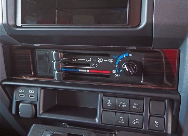 TOYOTA LAND CRUISER 70 full