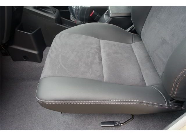 TOYOTA LAND CRUISER 70 full