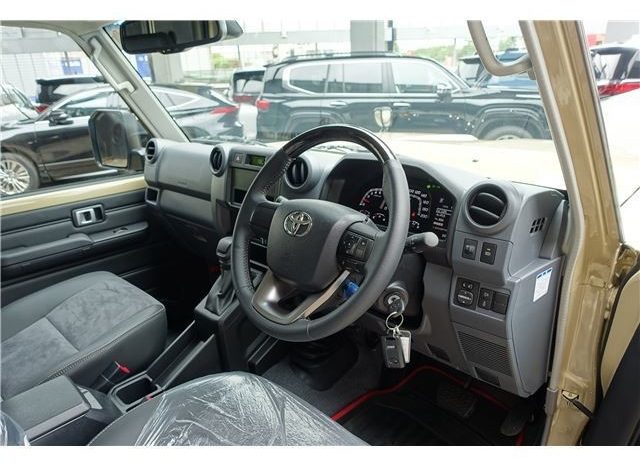 TOYOTA LAND CRUISER 70 full