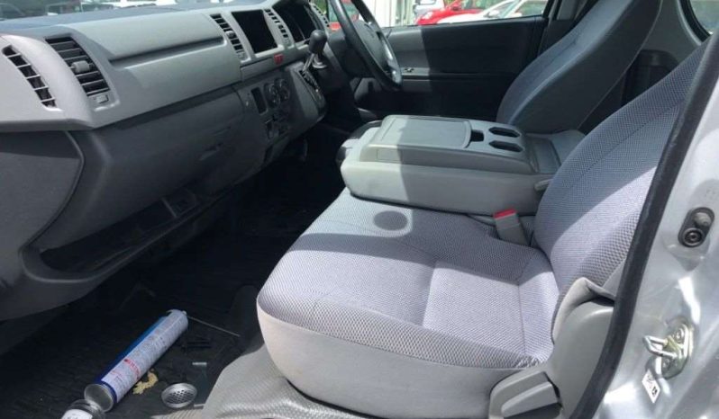 TOYOTA HIACE VAN full