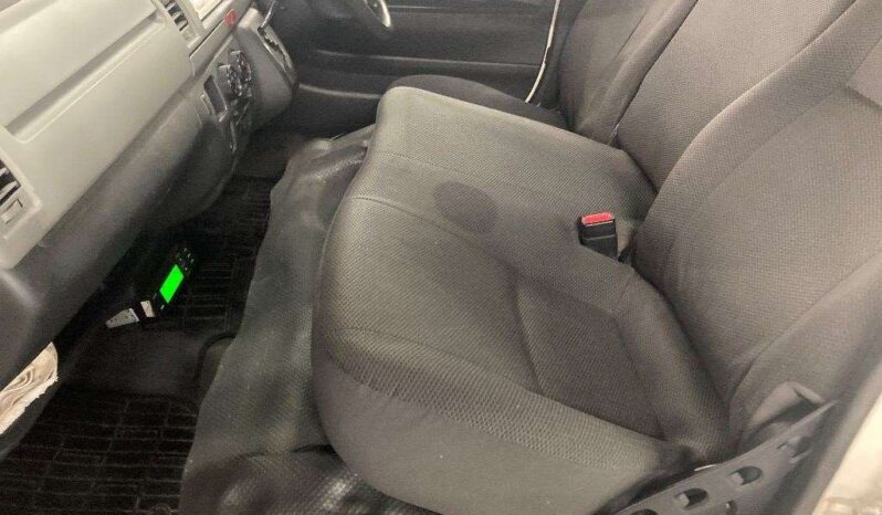 TOYOTA HIACE VAN full