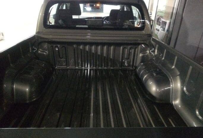 TOYOTA HILUX 2022 full