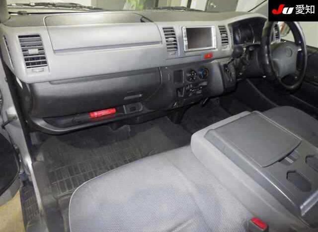 TOYOTA HIACE VAN full