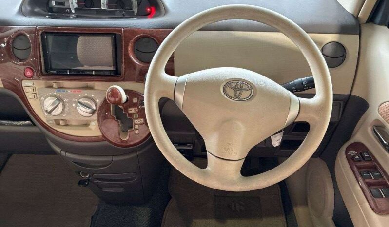 TOYOTA SIENTA 2013 full