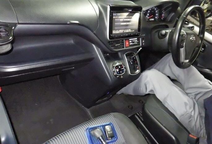 toyota voxy 2015 full