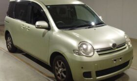TOYOTA SIENTA  2010