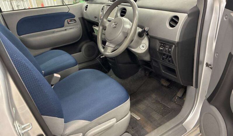TOYOTA SIENTA  2004 full