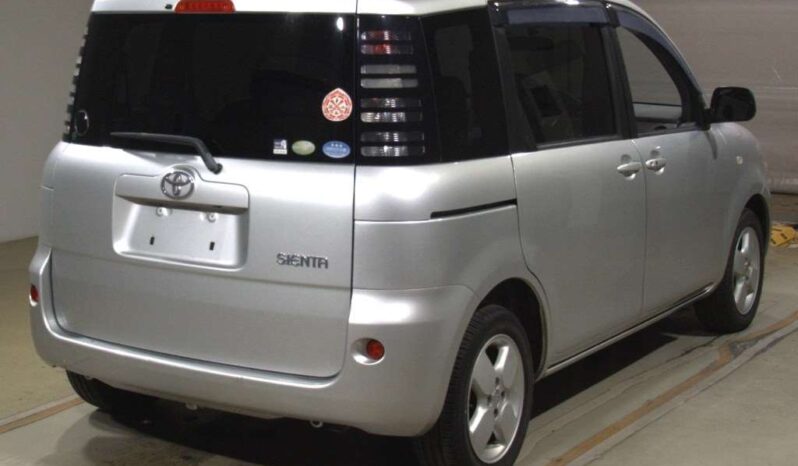 TOYOTA SIENTA  2004 full