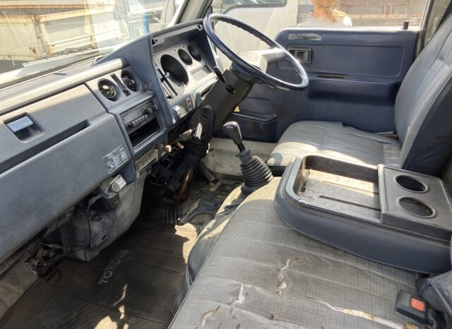 TOYOTA  DYNA  TRUCK 1990 full