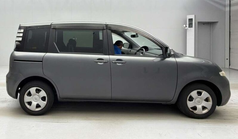TOYOTA SIENTA 2010 full