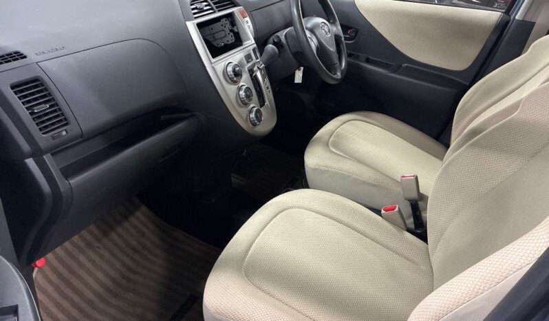 TOYOTA RACTIS full