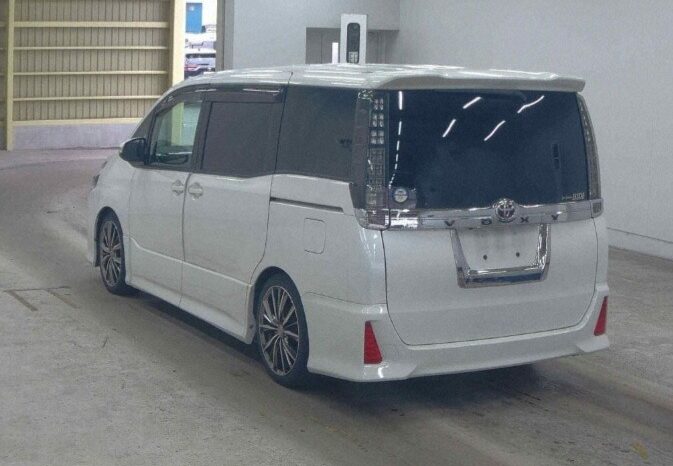 TOYOTA VOXY full