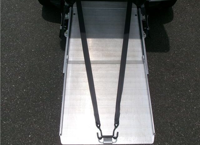 TOYOTA RACTIS full