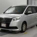 TOYOTA NOAH 2015