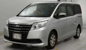 TOYOTA NOAH 2015