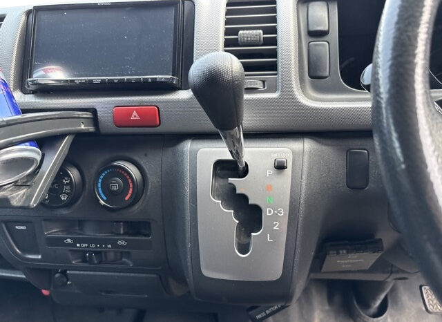 TOYOTA HIACE VAN full