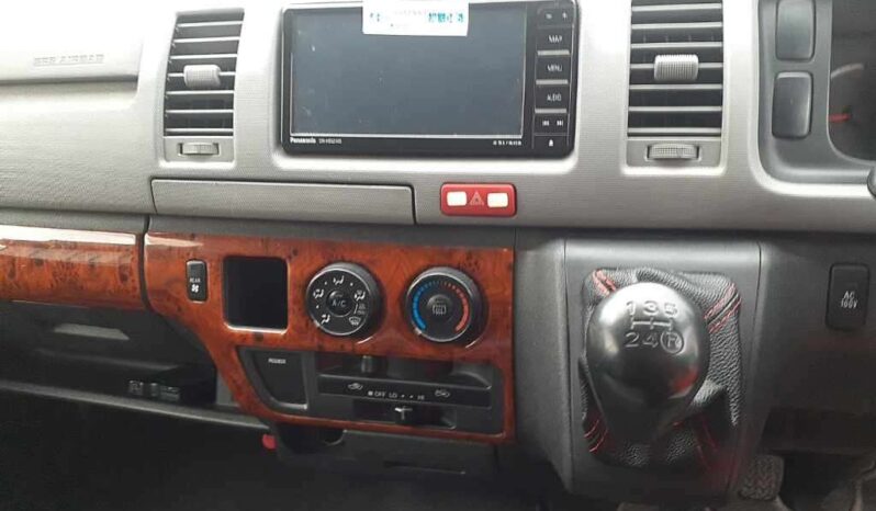 TOYOTA HIACE VAN full