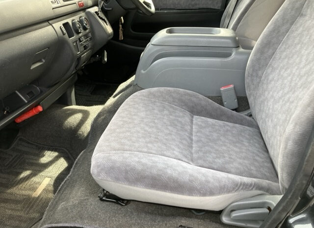 TOYOTA HIACE VAN full