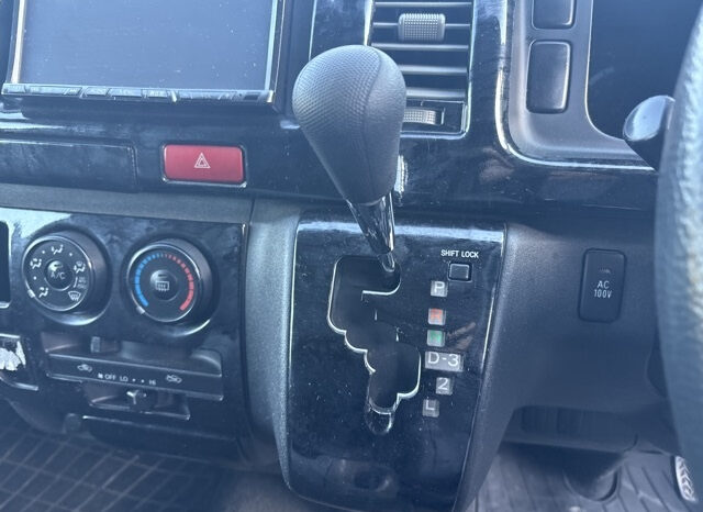 TOYOTA HIACE VAN full
