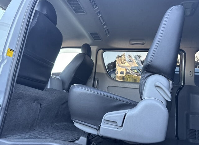 TOYOTA HIACE VAN full