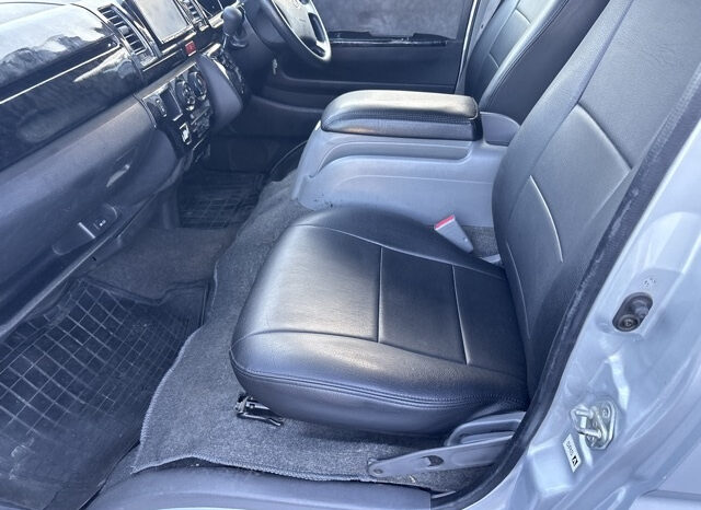 TOYOTA HIACE VAN full